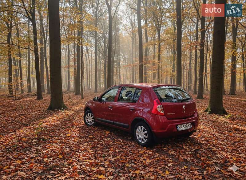 Хэтчбек Renault Sandero 2012 в Дубно