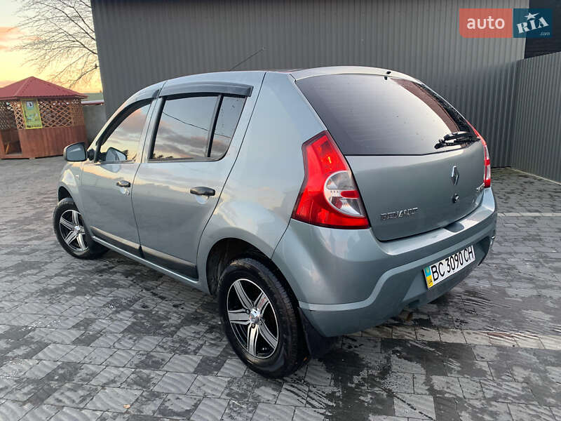 Хетчбек Renault Sandero 2010 в Львові фото Хетчбек Renault Sandero 2010 в Львові