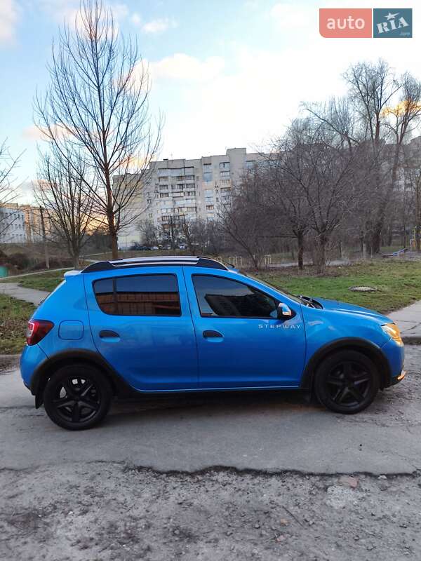 Хэтчбек Renault Sandero 2016 в Киеве