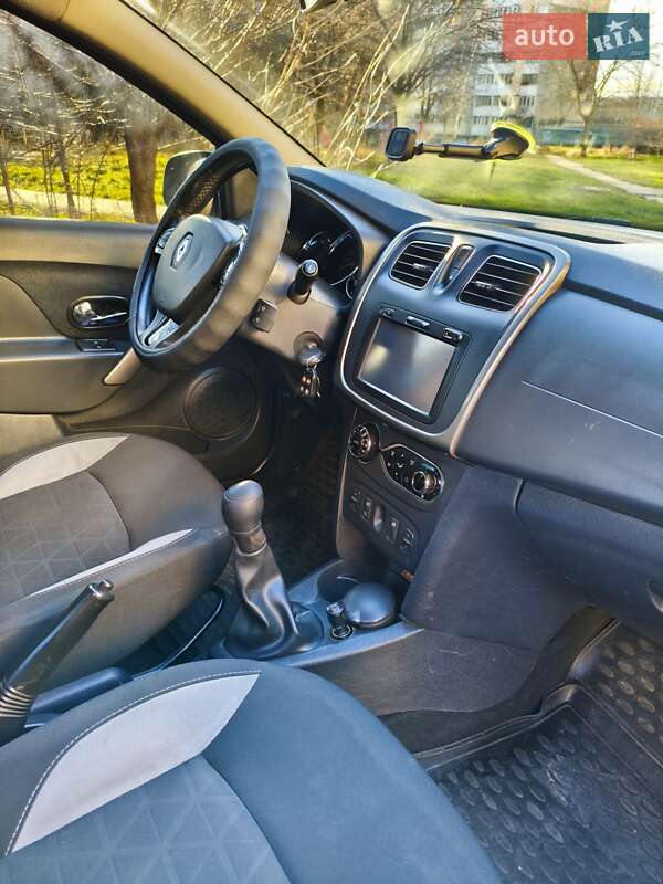 Хэтчбек Renault Sandero 2016 в Киеве
