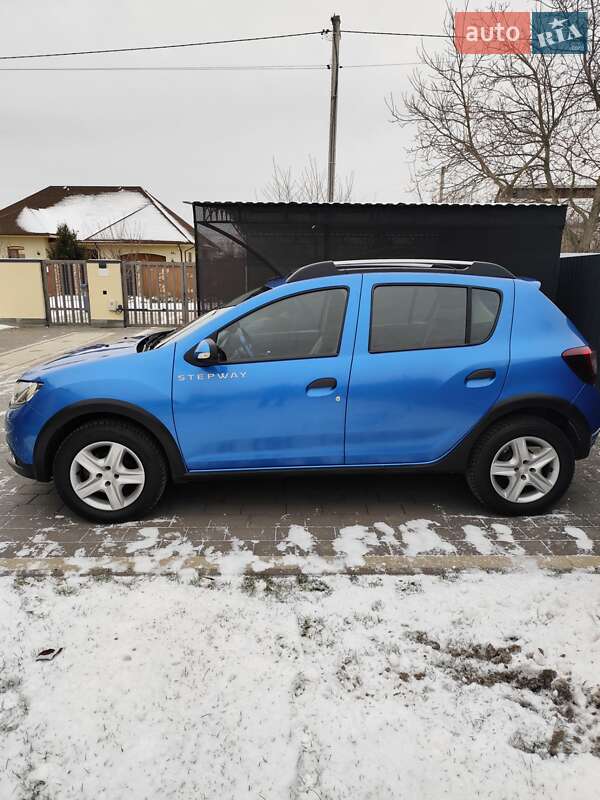 Хетчбек Renault Sandero 2016 в Ужгороді фото 2 Хетчбек Renault Sandero 2016 в Ужгороді