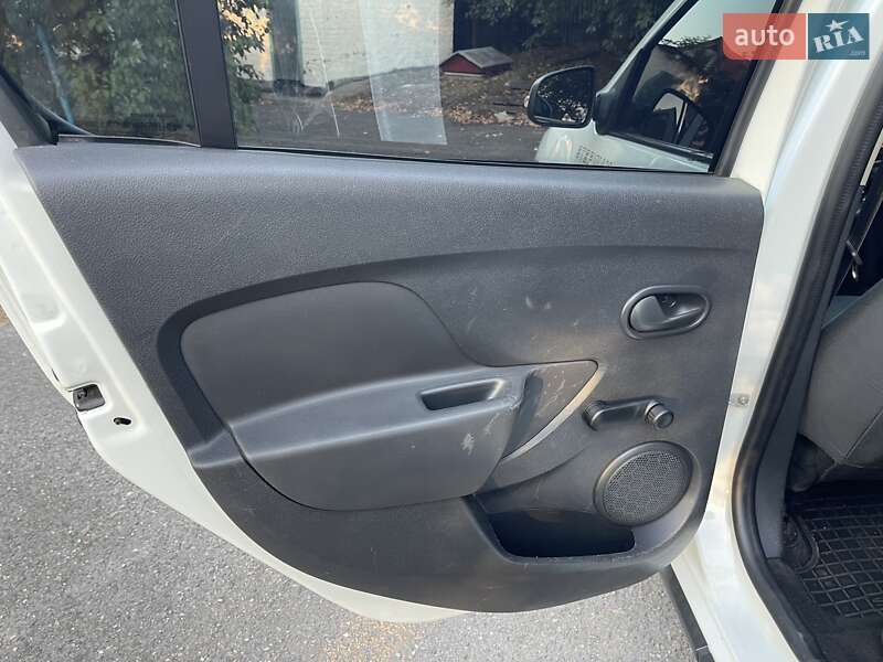 Хэтчбек Renault Sandero 2018 в Каменке фото 24 Хэтчбек Renault Sandero 2018 в Каменке