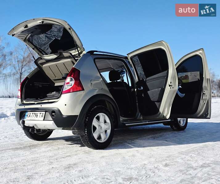 Хэтчбек Renault Sandero 2011 в Киеве