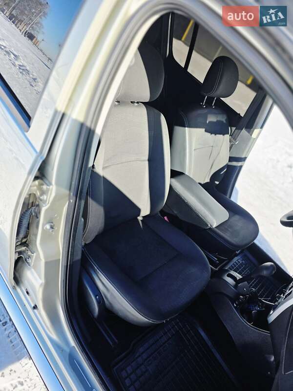 Хэтчбек Renault Sandero 2011 в Киеве