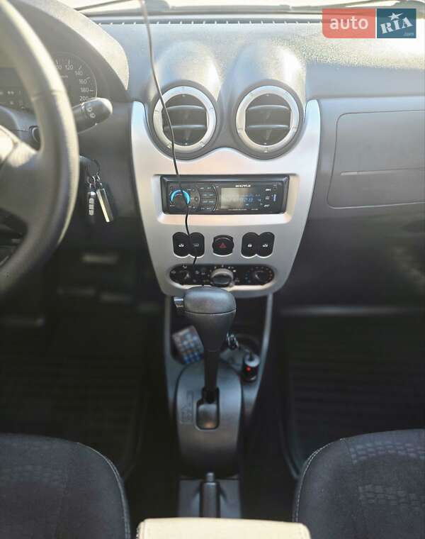 Хэтчбек Renault Sandero 2011 в Киеве