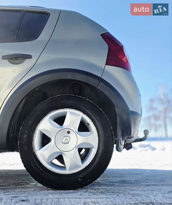 Хэтчбек Renault Sandero 2011 в Киеве