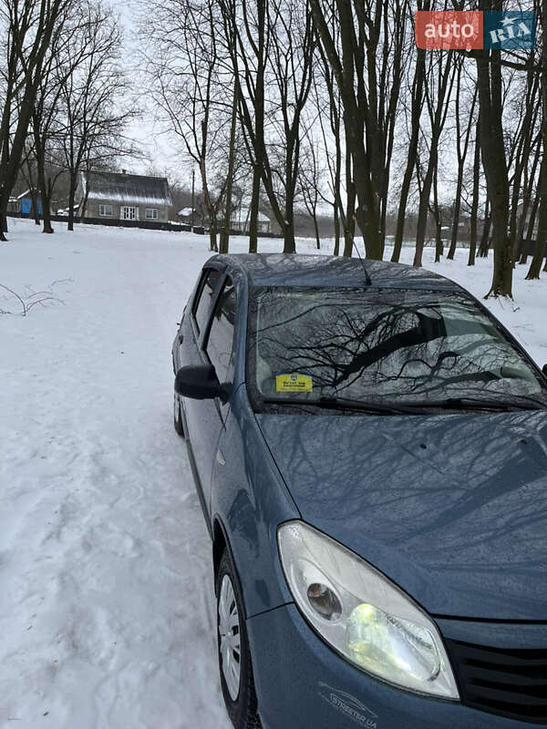 Хэтчбек Renault Sandero 2011 в Хотине