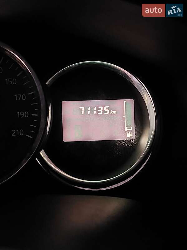 Хэтчбек Renault Sandero 2013 в Краснограде фото 4 Хэтчбек Renault Sandero 2013 в Краснограде