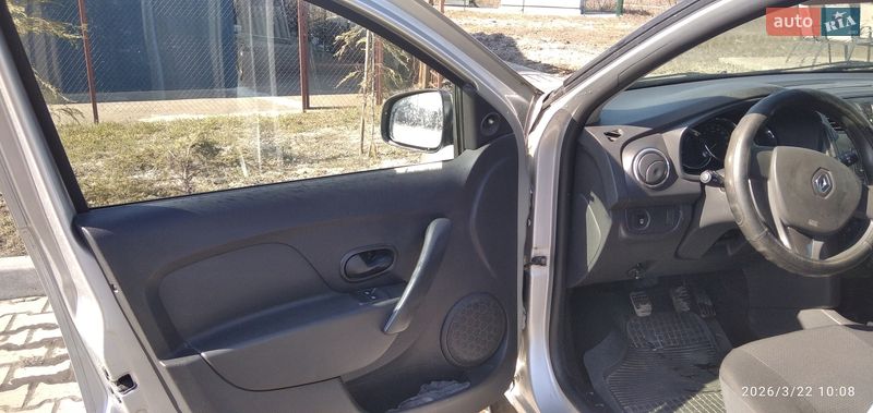Хетчбек Renault Sandero 2013 в Ромнах
