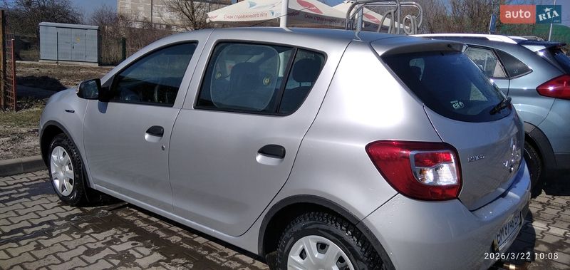 Хетчбек Renault Sandero 2013 в Ромнах