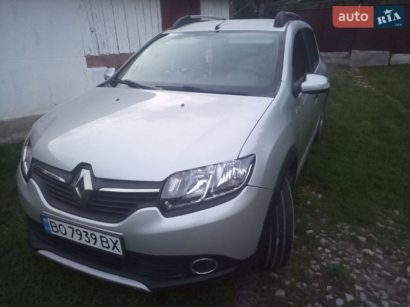Хэтчбек Renault Sandero 2016 в Гусятине