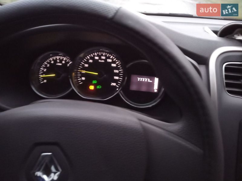 Хэтчбек Renault Sandero 2016 в Гусятине