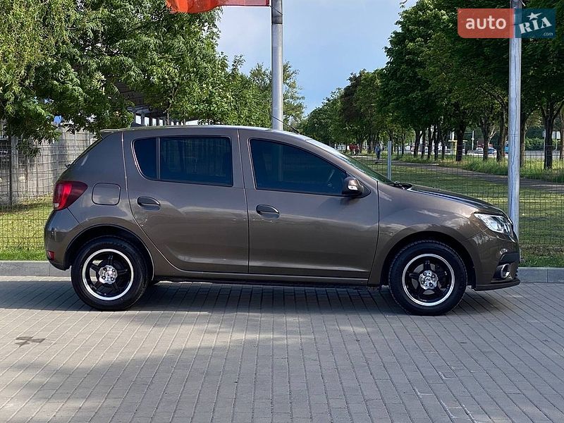 Хэтчбек Renault Sandero 2017 в Днепре фото 4 Хэтчбек Renault Sandero 2017 в Днепре
