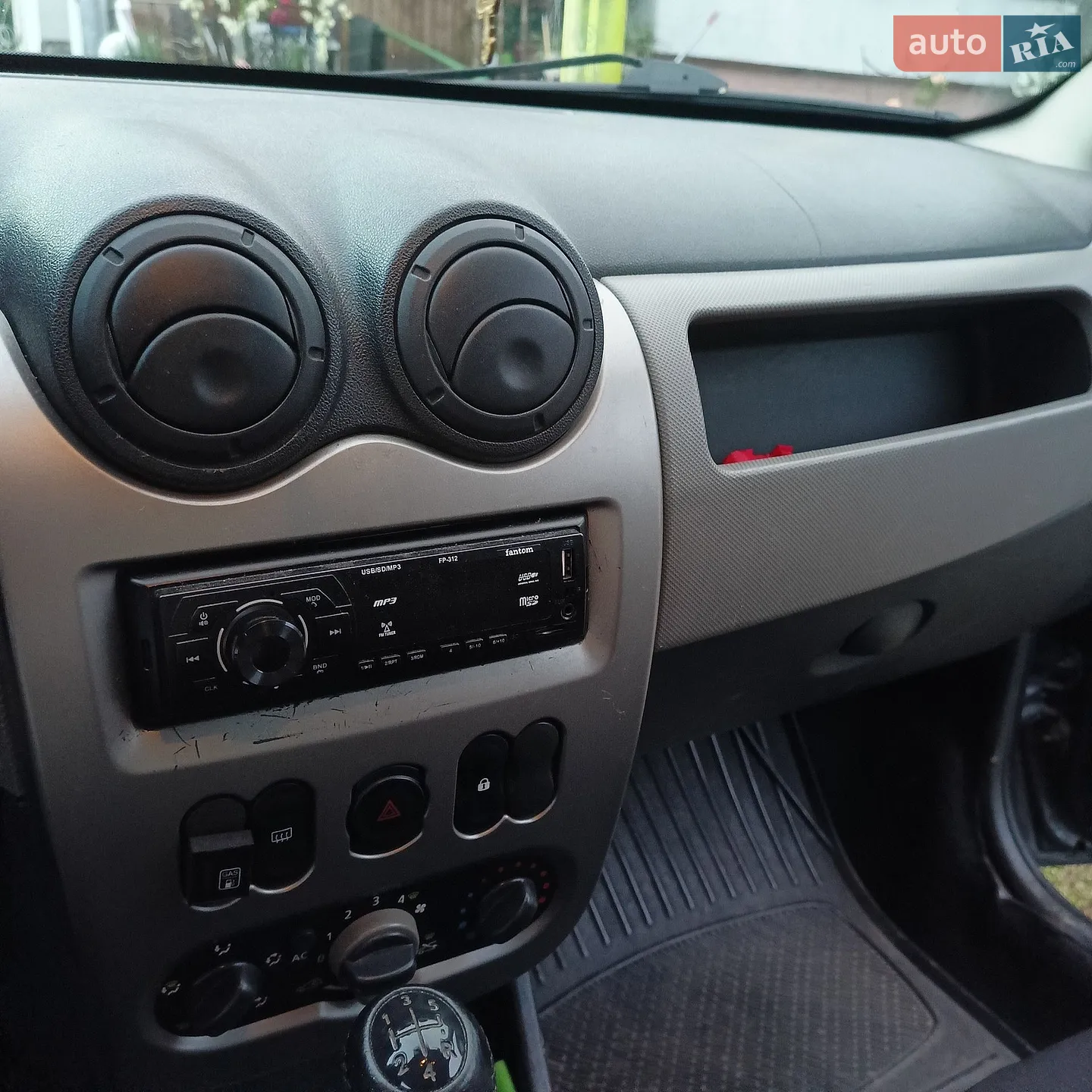 2010 Renault Sandero - мініатюра 11