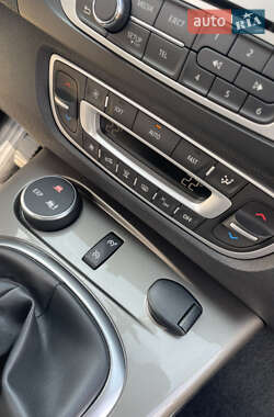 Минивэн Renault Scenic XMOD 2013 в 