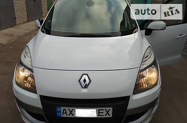 Мінівен Renault Scenic 2011 в 