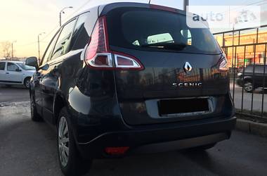 Хэтчбек Renault Scenic 2010 в 