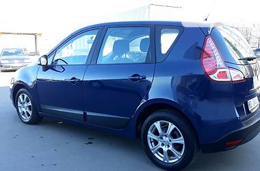 Мінівен Renault Scenic 2011 в 