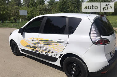 Хетчбек Renault Scenic 2012 в 