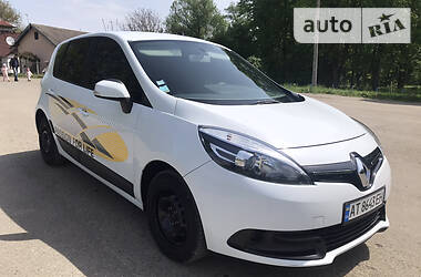 Хетчбек Renault Scenic 2012 в 