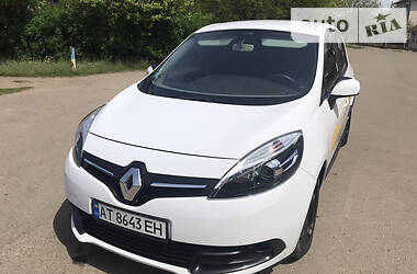 Хетчбек Renault Scenic 2012 в 