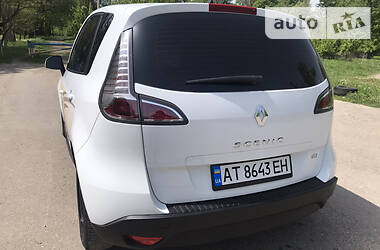 Хетчбек Renault Scenic 2012 в 