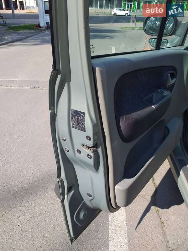 Мінівен Renault Scenic 2004 в Києві