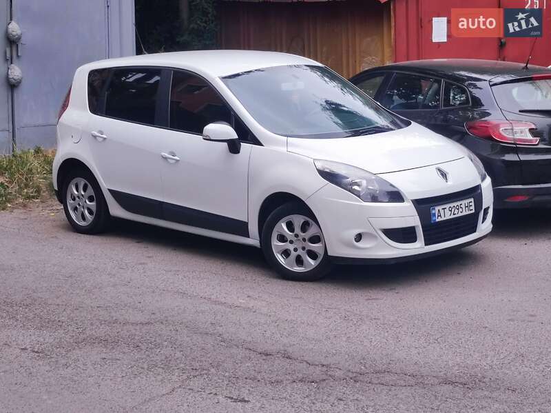 Мінівен Renault Scenic 2011 в Чернівцях