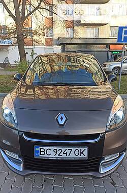 Минивэн Renault Scenic 2012 в 