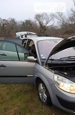 Минивэн Renault Scenic 2004 в 