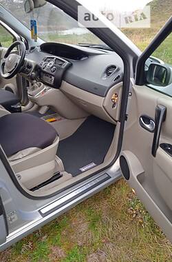 Минивэн Renault Scenic 2004 в 