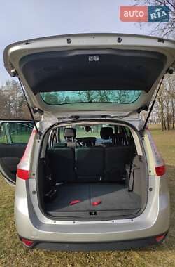 Минивэн Renault Scenic 2010 в 