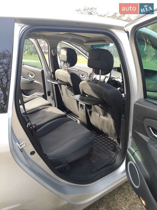 Минивэн Renault Scenic 2010 в Сарнах