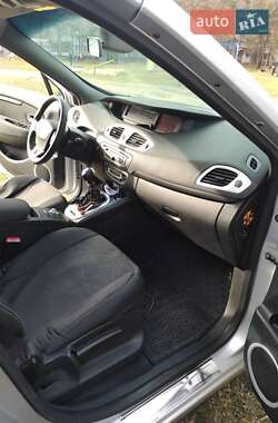 Минивэн Renault Scenic 2010 в 