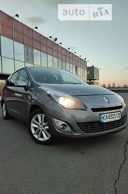 Минивэн Renault Scenic 2010 в 