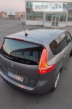 Минивэн Renault Scenic 2010 в 
