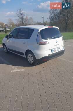 Минивэн Renault Scenic 2013 в 
