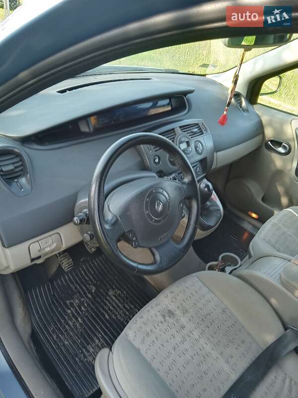 Минивэн Renault Scenic 2004 в Вижнице