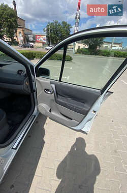 Минивэн Renault Scenic 2004 в 