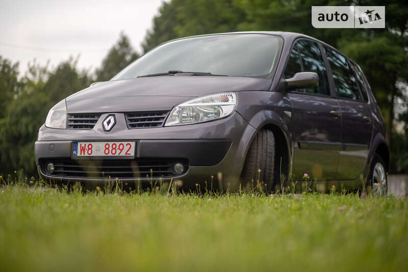 Минивэн Renault Scenic 2005 в 