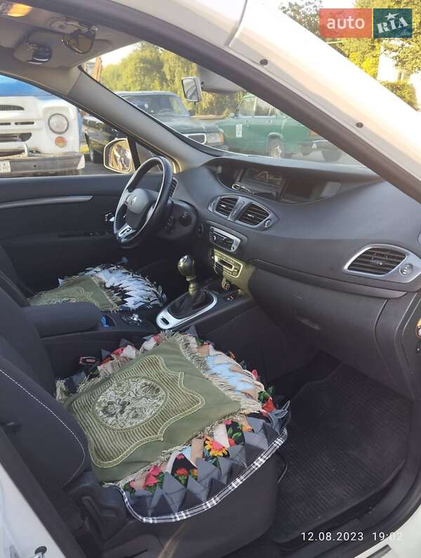 Минивэн Renault Scenic 2016 в Звягеле фото 10 Минивэн Renault Scenic 2016 в Звягеле