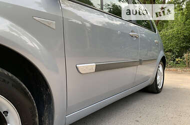 Минивэн Renault Scenic 2004 в 