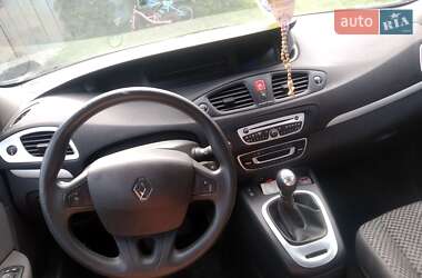 Минивэн Renault Scenic 2011 в 