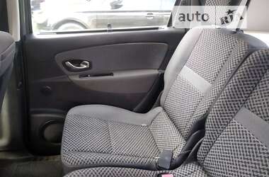 Минивэн Renault Scenic 2011 в 