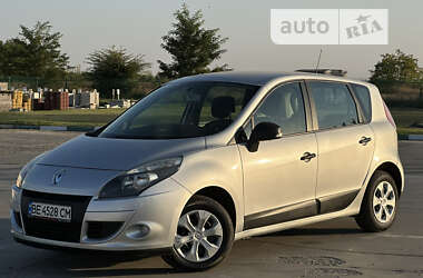 Минивэн Renault Scenic 2009 в 