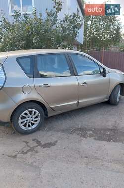 Минивэн Renault Scenic 2012 в 