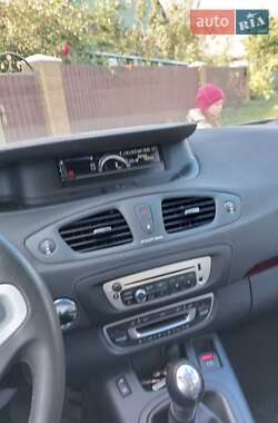 Минивэн Renault Scenic 2012 в 
