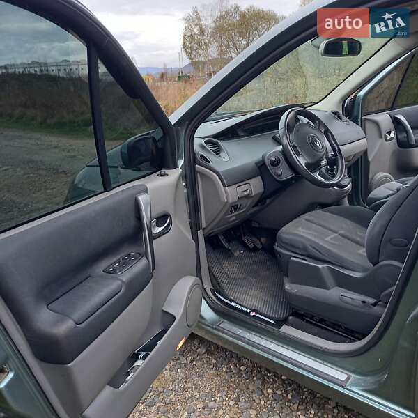 Минивэн Renault Scenic 2004 в Долине