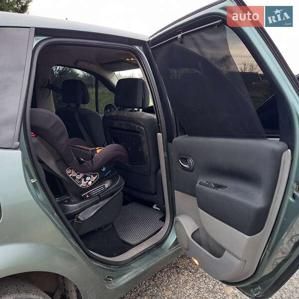 Минивэн Renault Scenic 2004 в Долине