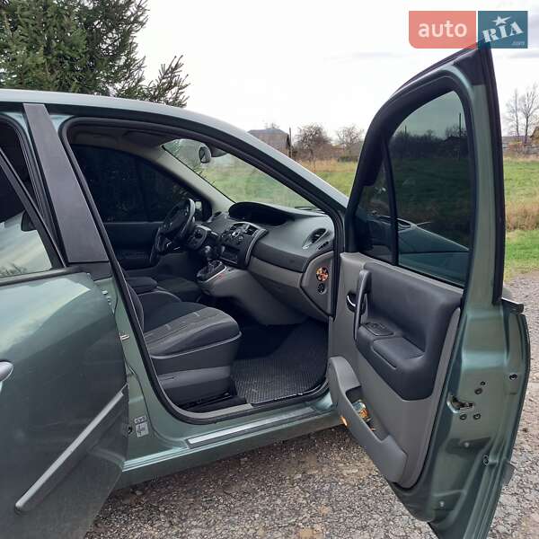 Минивэн Renault Scenic 2004 в Долине